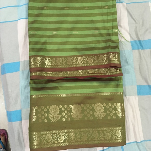 Banarasi Two Tone Silk Saree Without blouse - Picture 6 of 11